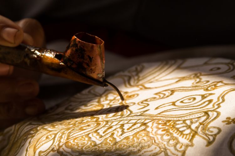 Fungsi kain batik, sumber lifestyle.kompas.com