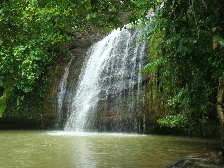 Air terjun tanah merah, sumber kalimantantourism.com