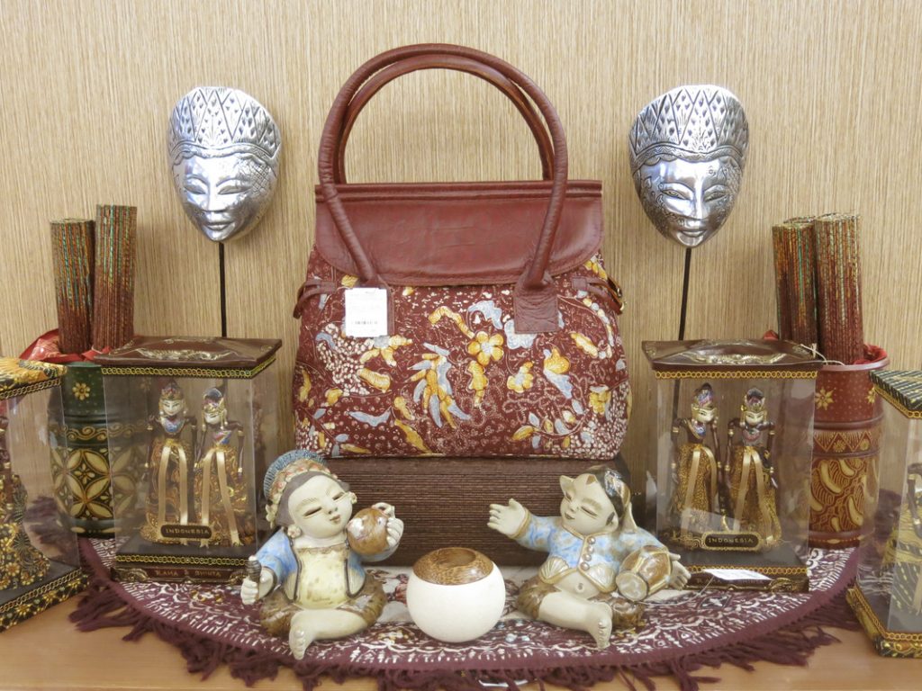 Cinderamata batik tulis tas, sumber airplanesbeyond.weebly.com