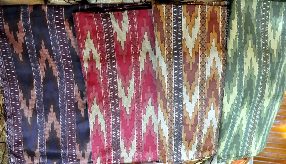 awan berarak, salah satu motif populer batik Dayak. sumber: sirclocdn.com
