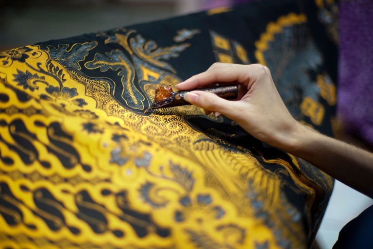 batik khas Jawa Timur. sumber: trac.astra.co.id