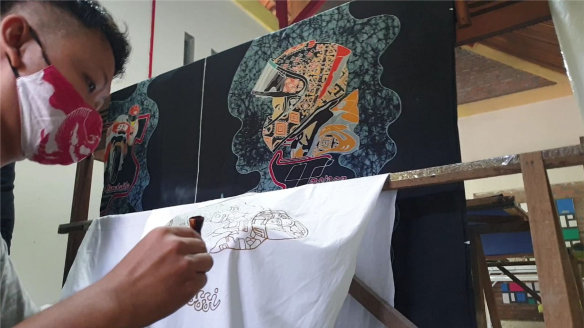 batik khas Lombok. sumber: voanews.com