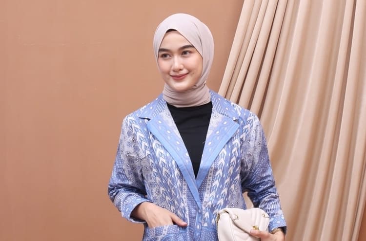 Batik blazer, Sumber: slatic.net