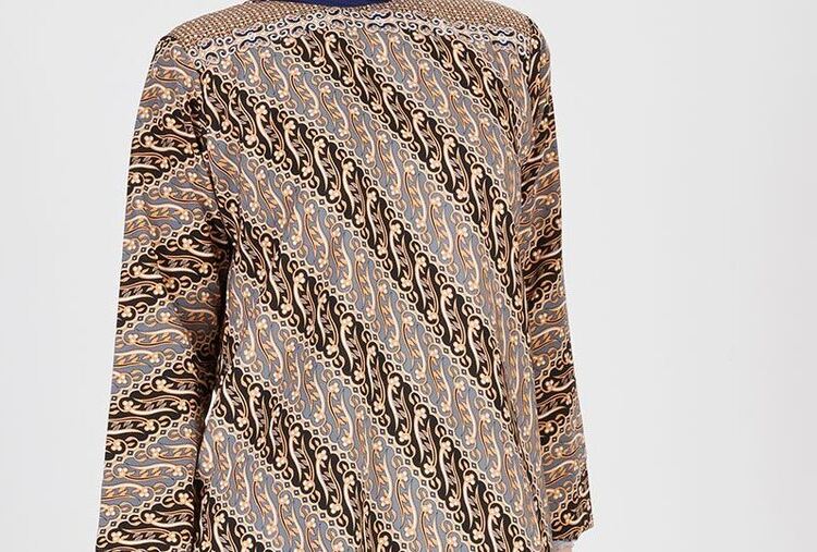 Busana batik motif parang, Sumber: berrybenka