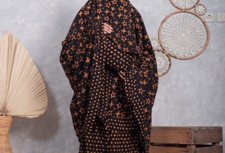 Mukena batik terbaru merk Dania, Sumber: shopee.co.id